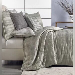 Hotel Collection Iridescence Quilted Coverlet Full/Queen $420 NEW